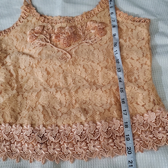 Sleeveless Lace Crochet Top Fully Lined Size Small - Picture 9 of 10